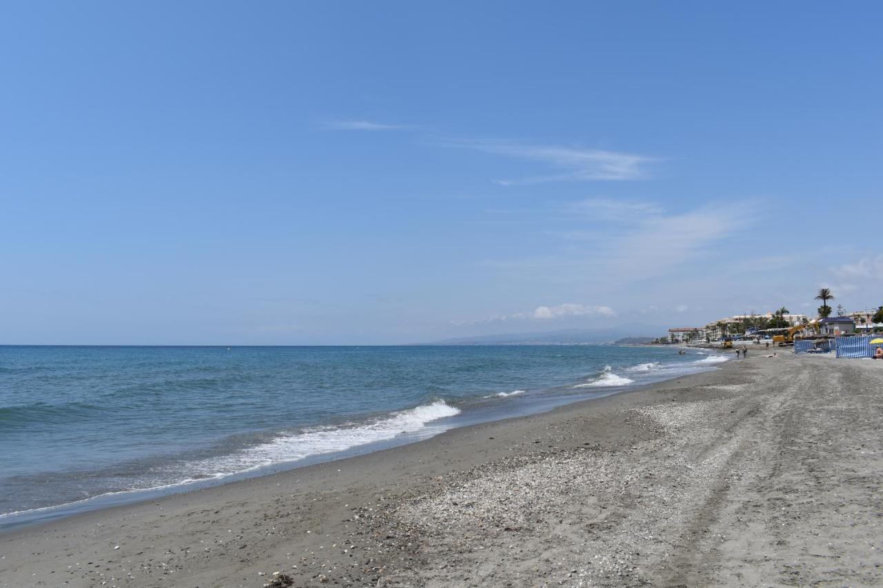 Apartamento Fantastic Studio - Beachfront Torrox Exterior foto